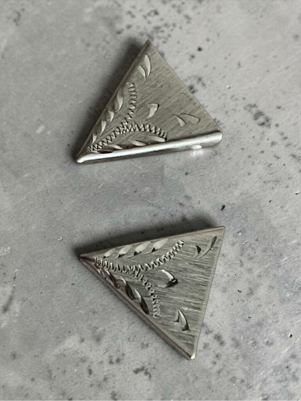 Hand-Engraved Triangle Silver Button - Picture 5 of 8